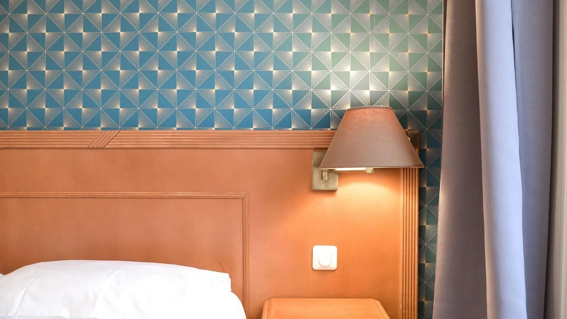 Hotel De La Perdrix Rouge Paris